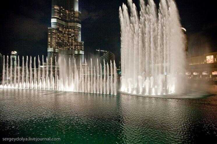 La fontaine de Dubaï - la plus grande fontaine de danse du monde