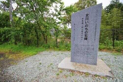 Alertes au tsunami anciennes taillées dans des pierres au Japon