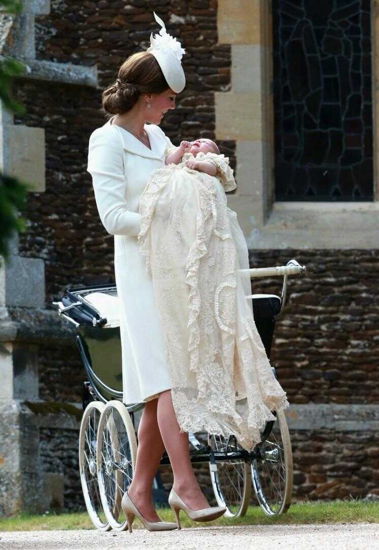 Princesse Charlotte est baptisé dans le style royal
