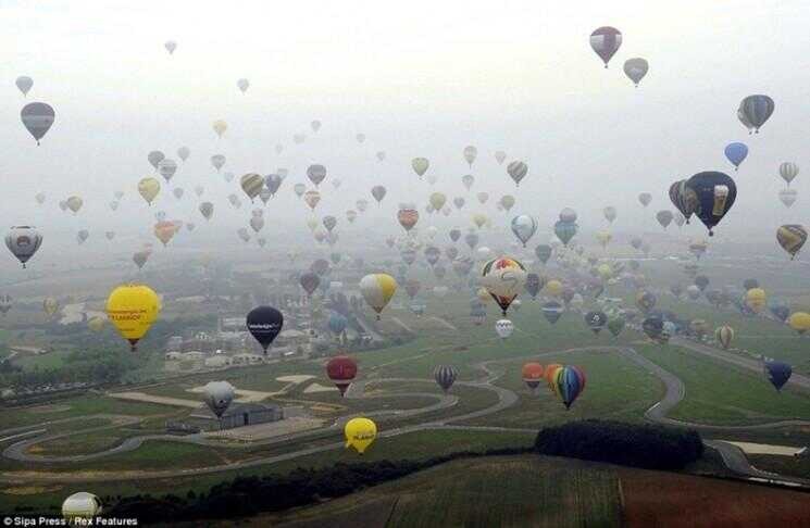 Tentative de record mondial pour la plupart des montgolfières dans l'air