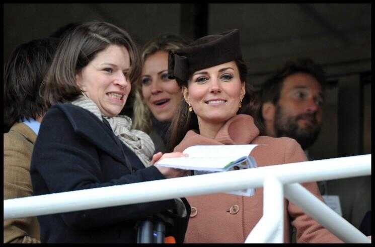 Kate Middleton enceinte Glam et éclatante aux courses!  (Photos)