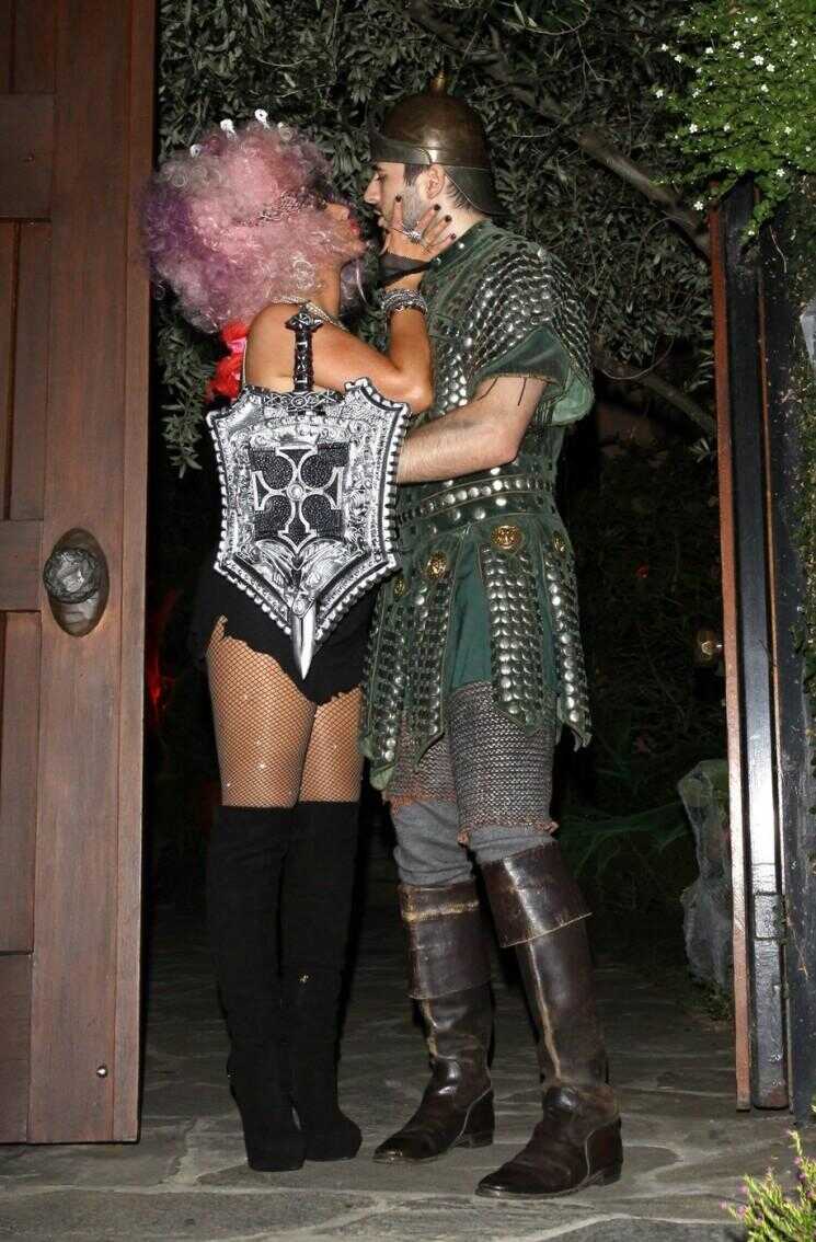 Christina Aguilera Shows Off Her Sexy Halloween Costume (de photos)