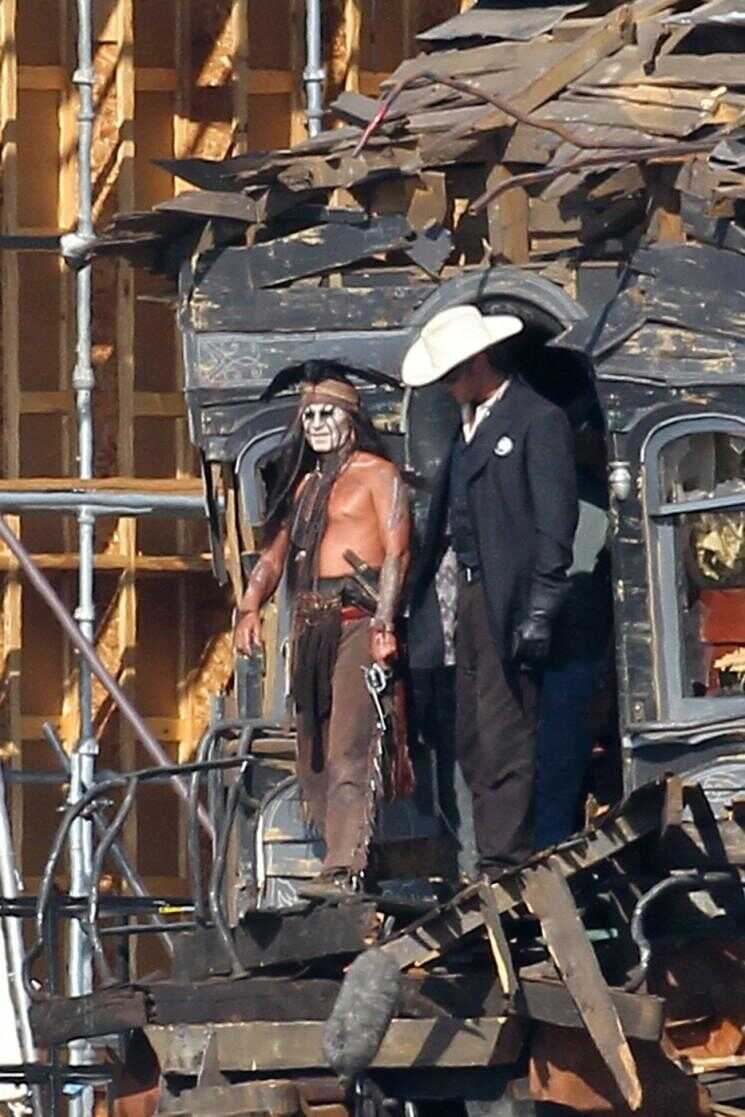 Un Torse nu Johnny Depp sur le tournage de The Lone Ranger - Oui, vous êtes les bienvenus