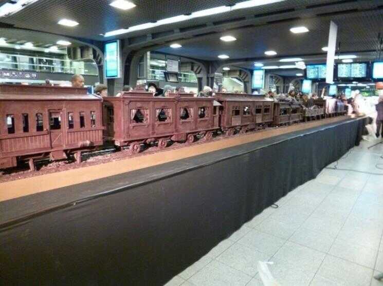 34 mètres de modélisme ferroviaire fait entièrement à partir de chocolat