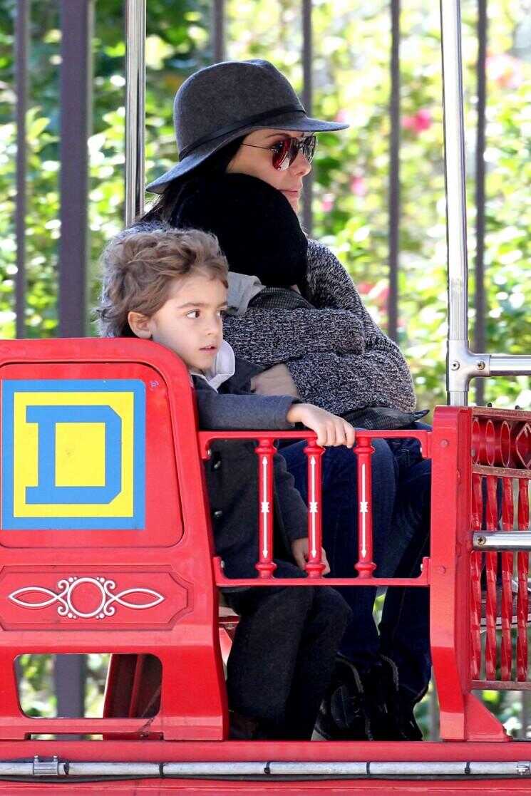 Sandra Bullock et Camila Alves prennent leurs enfants sur un Playdate la Nouvelle-Orléans (Photos)