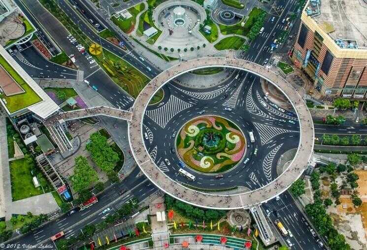 Pedestrian Bridge circulaire à Lujiazui, Chine