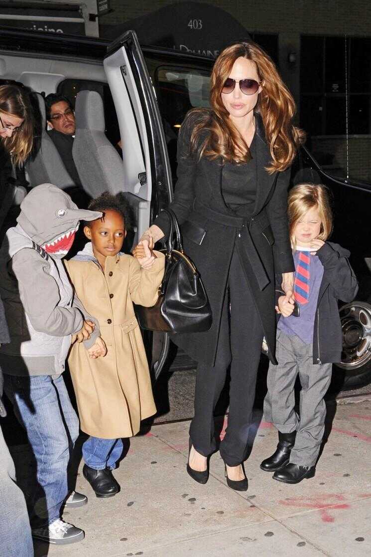 Angelina Jolie prend ses filles Voir "The Muppets" In NYC (Photos)