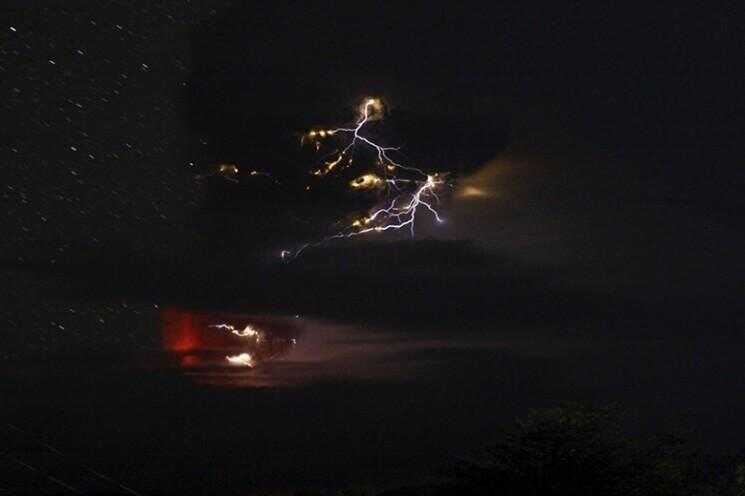 Puyehue-Cordón volcan entre en éruption au Chili