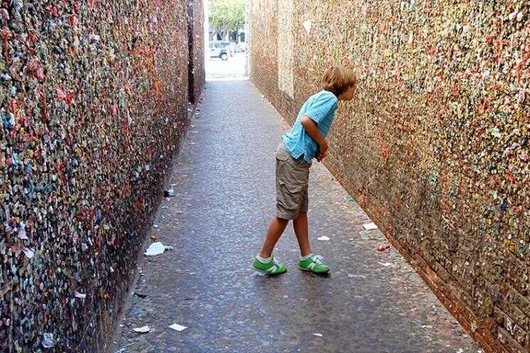 Chewing Gum mur en Californie