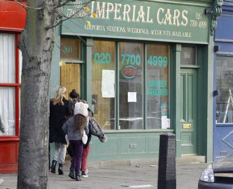 Kate Moss Spotted à Londres avec fille Lila (Photos)