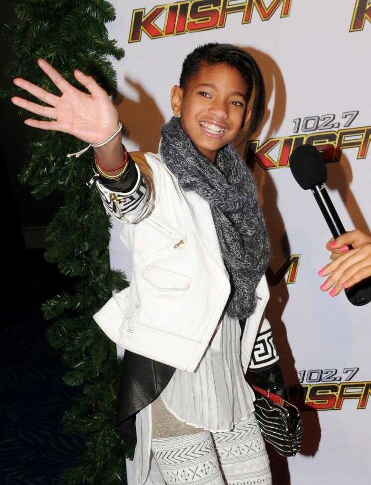 Willow Smith Sport Certains Funky Fur Boots Au Jingle Ball Concert (Photos)