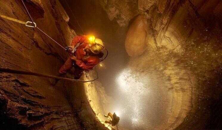 Krubera Grotte - grotte la plus profonde du monde