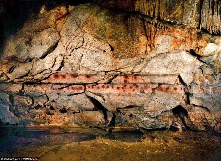 Les plus anciennes peintures rupestres de la grotte d'El Castillo