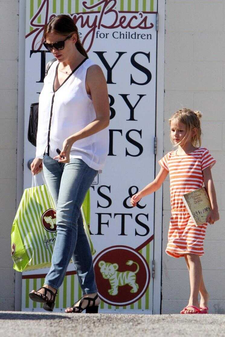 Jennifer Garner prend fille Violet commercial pour les jouets (Photos)