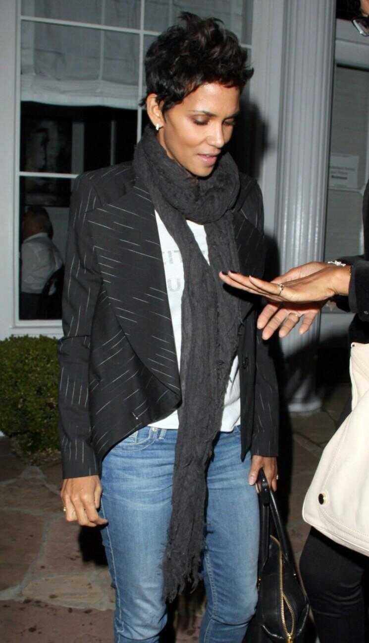 Halle Berry Has A mamans Night Out avec ses amis (Photos)