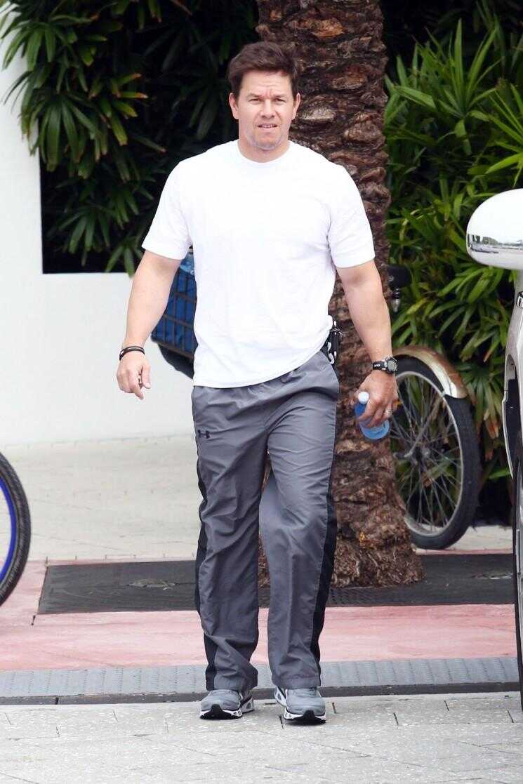 Mark Wahlberg prend une pause à Miami (Photos)
