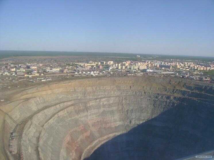 Abandonné mine de diamants Mir en Russie