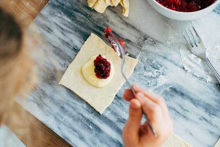 Kid-Made Recette: Crème Cerise fromage main Pies