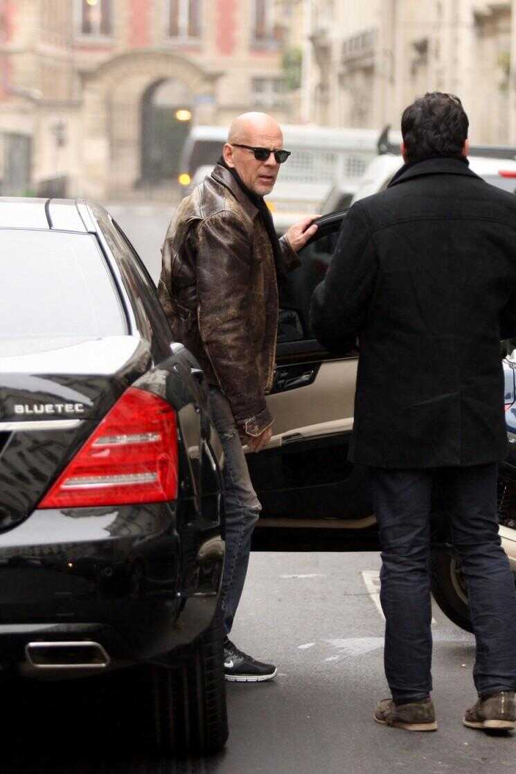 Bruce Willis prend ses filles à Paris pour Black Friday Shopping (Photos)