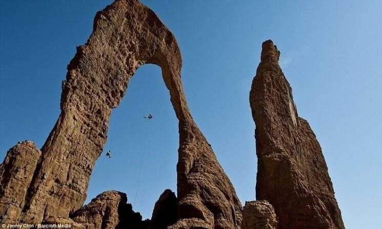 Dominant Rocks de l'Ennedi au Tchad Désert, Afrique