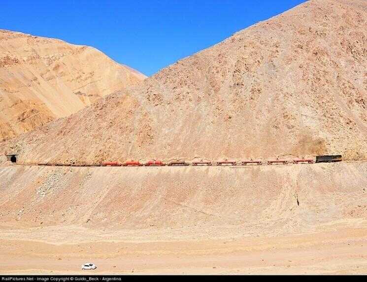Spectaculaire train Route de mines de cuivre dans les Andes