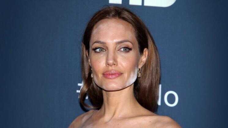 Angelina Jolie: répartition de beauté des stars