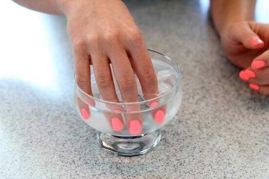 Comment faire de votre vernis à ongles à sec rapide - et gratuit
