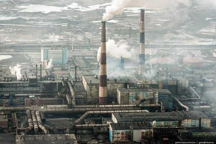 Le Déprimant ville industrielle de Norilsk