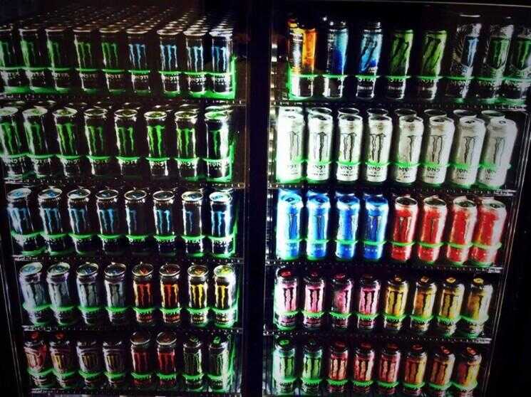 Monster Energy Drink marque commercialisant illégalement aux enfants?  Les procureurs pensent ainsi