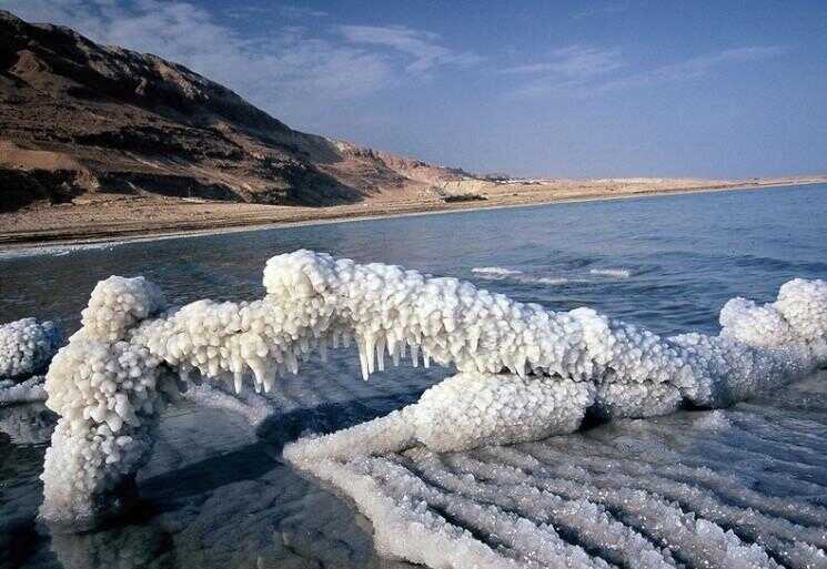 Étranges formations de sel dans la mer Morte