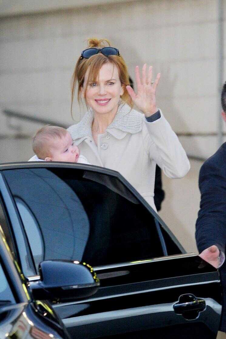 Nicole Kidman et Filles dimanche et Faith Arrivée à l'aéroport de Sydney (Photos)