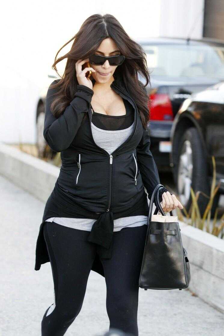Bataille des bosses bébé: Kim Kardashian et Fergies moderne maternité Styles (Photos)