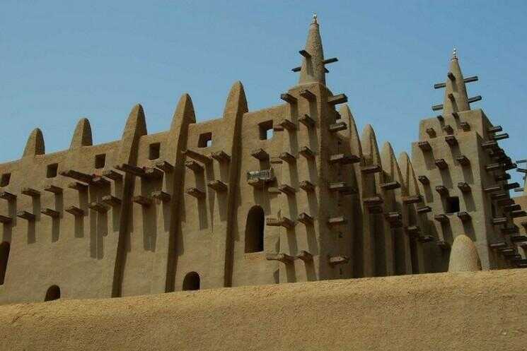 Grande Mosquée de Djenné, le plus grand bâtiment en briques de boue dans Le Monde