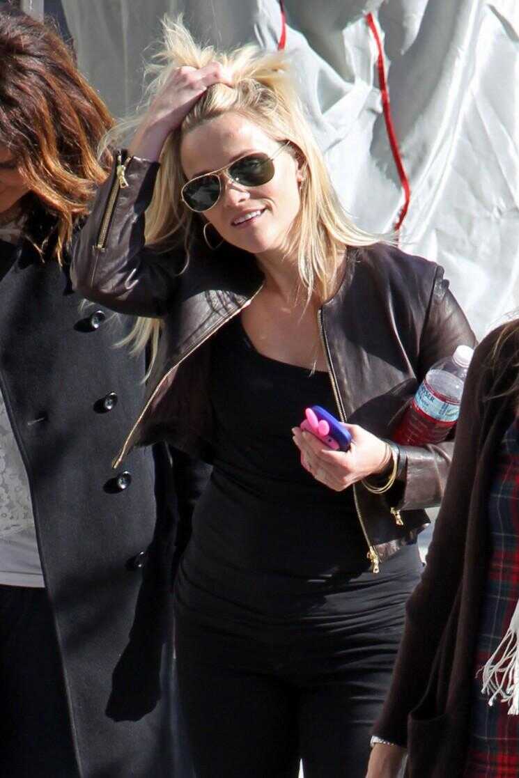 Reese Witherspoon repéré sur le tournage de "This Means War" Avec Chelsea Handler (Photos)