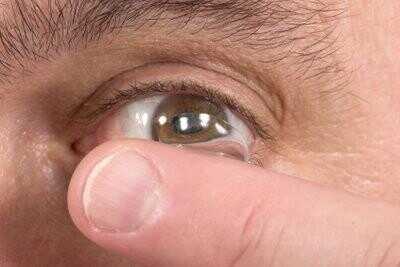Lentilles de contact blanches sans pupille - vous devez être prudent lorsque vous portez