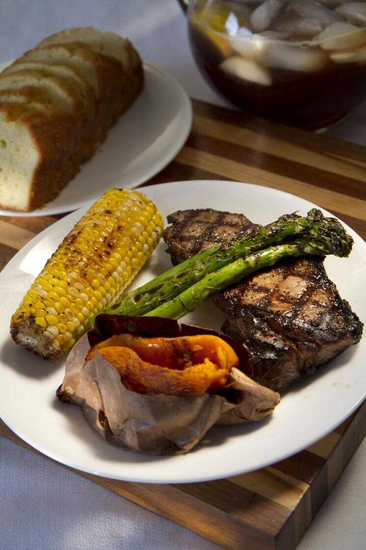 Un repas 10 Ingrédient grillé: Steak complète Dîner