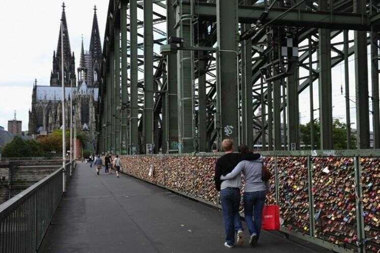 Des milliers de Rencontres Serrures sur Hohenzollernbruecke Pont, Allemagne