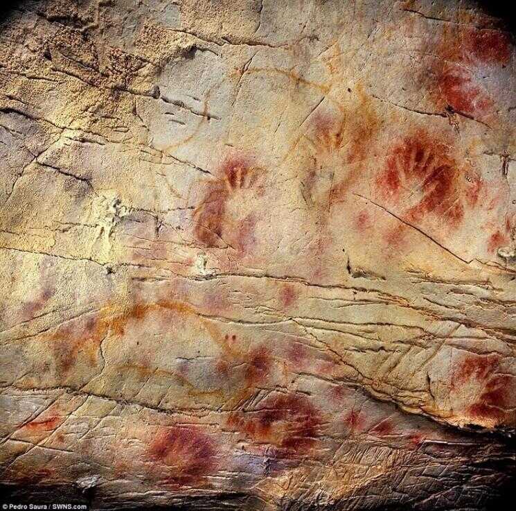 Les plus anciennes peintures rupestres de la grotte d'El Castillo