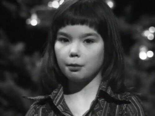 Mais oui, ceci est un 11-year-old Björk réciter l'histoire de la Nativité