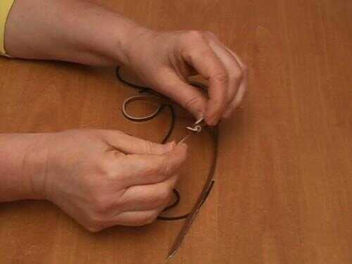 cordon noeud en cuir - des instructions pour un collier de cuir