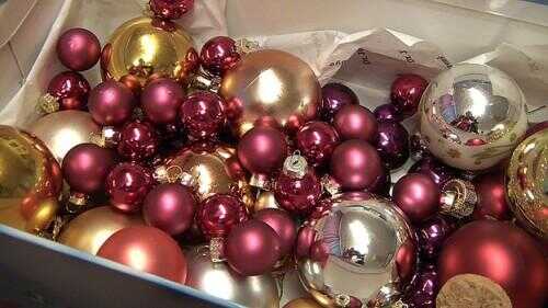 Faire des arrangements de Noël lui-même - idées en violet