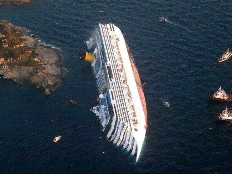 Naufrage d'un bateau de croisière â € ~Costa Concordiaâ € ™ devient attraction touristique