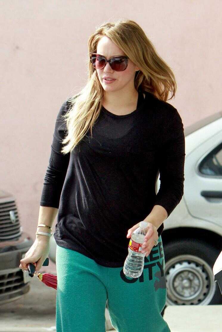 Bump Watch: enceinte de Hilary Duff Style Workout Casual (Photos)