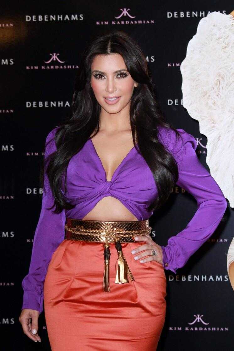Un très enceinte Alyssa Milano Gets pris pour un Kardashian