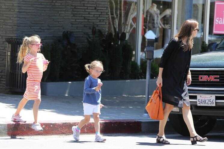 Jennifer Garner traite ses filles à un petit Baskin Robbins (Photos)