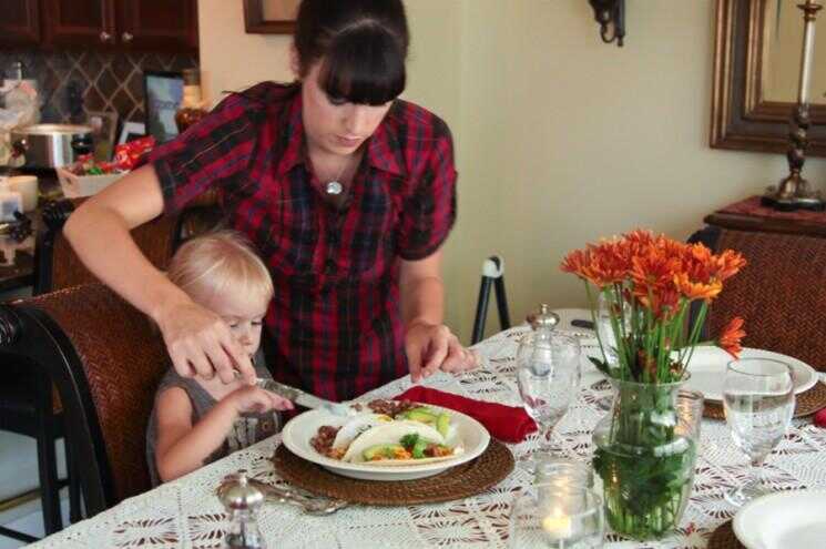 Le Guide Occupé mamans au Dîner: Comment Kelle Hampton rend le travail Les repas en temps réel