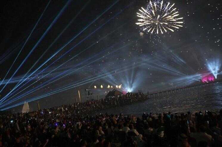 Golden Kuwaitâ € ™ Jubilee Fireworks Entre Guinness World Records