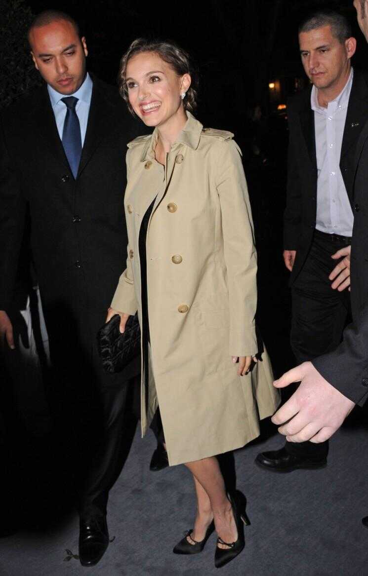 Manteau Natalie Portman Dons une tranchée dans Paris (Photos)